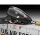 Modell av en plastflygplan f-86d dog sabre i skala 1:48.