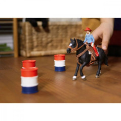 Set med cowboy- och hästfigurer och en hästkapplöpning runt tunnor i Farm World. | HandlaSmidigt.se