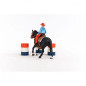 Set med cowboy- och hästfigurer och en hästkapplöpning runt tunnor i Farm World.