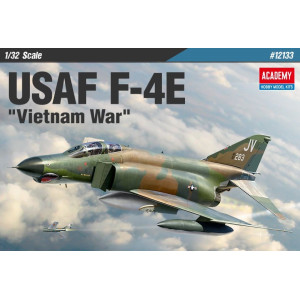 Modell av en plastflygplan USAF F-4E Vietnamkriget 1:32