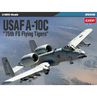 Modell av en plastflygplan USAF A-10C 75th FS flygande 148
