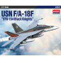 Modell av en plastflygplan USN FA-18F VFA-154 Black Knights i skala 1:72.