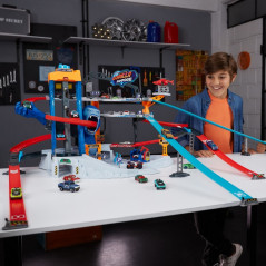 Garage attack gorilla