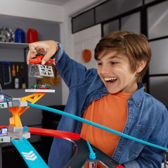 Garage attack gorilla