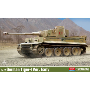 Modell av plastpansarvagn Tiger 1 ver. tidig 1:72