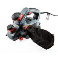 Hobel 850W, strupningsdjup 3 mm, strupningsbredd 82 mm.