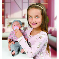 Dockan Natalia, en bebis som kissar, är 43 cm lång.