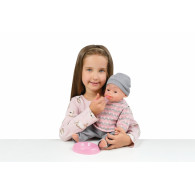 Dockan Natalia, en bebis som kissar, är 43 cm lång.