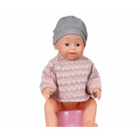 Dockan Natalia, en bebis som kissar, är 43 cm lång.