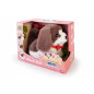 Liten vit-brun hund med koppel, 14 cm