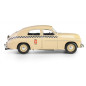 Fordonet PRL Warszawa M20 taxi sandfärgad
