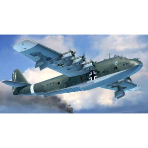 Modell av plast Blohm & Voss BV222 172