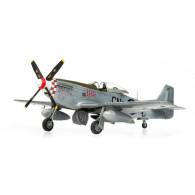 Modell av plast North American P-51D Mustang i skala 1:72.