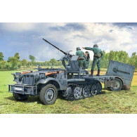 Modell av plast sd.kfz 104 med flak 30 och besättning 135.