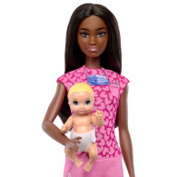 Barbiedocka med mörkt hår som är barnläkare.