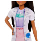 Barbie-dockan tandläkare med patient mörkt hår.