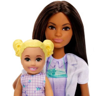 Barbie-dockan tandläkare med patient mörkt hår.