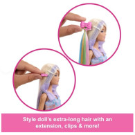 Barbiedockan leker med hår