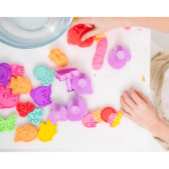 Plastilina 2x50g med 2 formar röd blå