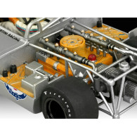 Modell av en plastbil Porsche 917 i skala 1:32.
