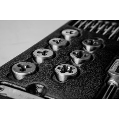 Gängverktyg och gängtappar, set med 31 stycken, insats