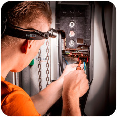 Pannlampa med batteri på 400 lm, zoom, CREE R5, 3xAAA