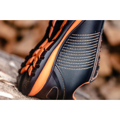 Arbetsskor i läder med stålhätta, storlek 47.