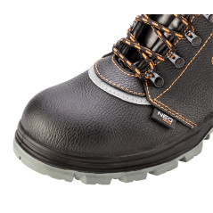 Skyddsskor med värmeisolerande S3 SRC, stålhätta och stålsula, storlek 39.