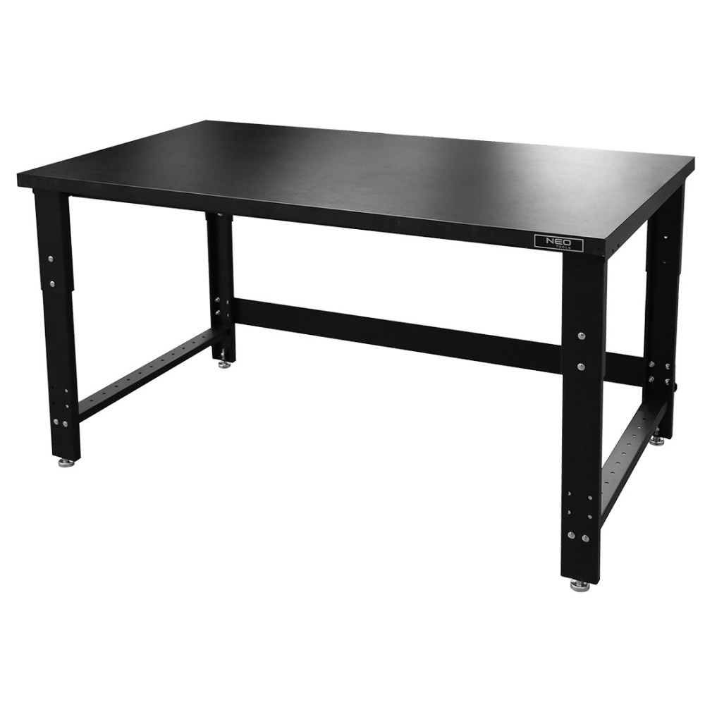 Arbetsbord: 1500mm x 780mm x 830mm Arbetsbord: 1500mm x 780mm x 830mm