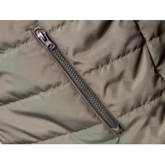 Ärmellose Arbeitsweste beidseitig in Tarnfarben, Größe XL.