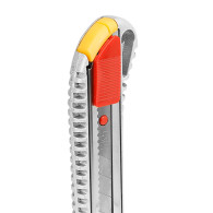 Kniv med 18 mm brytbart blad