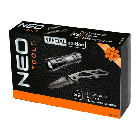 Ställ in 2 element (99-101 Ficklampa, 63-025 Kniv)