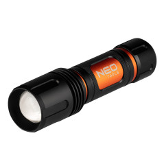 Batteridriven ficklampa 6xAA 1500 lm CREE XHP50.2 LED