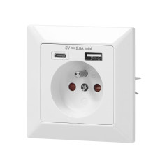 Utomhusuttag enkel 2P+Z, USB-A + USB-C, utgång 5VDC, max 2,8A