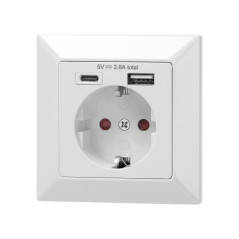 Utomhusuttag enkel 2P+Z (Schuko), USB-A + USB-C, utgång 5VDC, max 2,8A | HandlaSmidigt.se