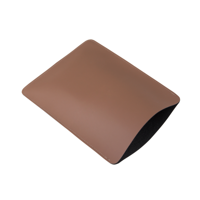 Fodral Quer för 9,7-tums surfplatta i brunt.