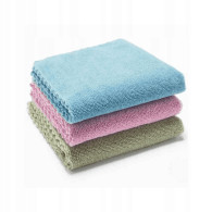 Ett set med 3 Vileda Microfibertrasor tillverkade av 100% återvunnen mikrofiber.