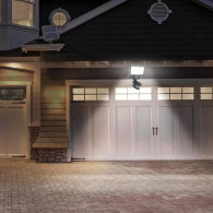 Solcellsdriven LED-strålkastare med rörelsesensor från Maclean Energy IP44, 6W, 360lm, 6000K kallvit, Li-ion-batteri 2400 mAh, 5
