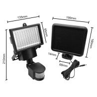 Solcellsdriven LED-strålkastare med rörelsesensor från Maclean Energy IP44, 6W, 360lm, 6000K kallvit, Li-ion-batteri 2400 mAh, 5