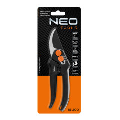 Sekatören har en by-pass på 185 mm, med en räckvidd upp till 15 mm och justerbar bredd.